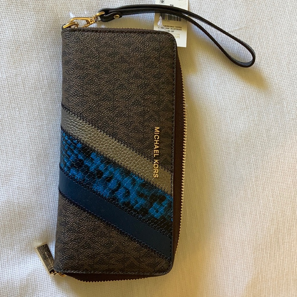 Michael Kors NWT Jet Set Wallet with Wristlet